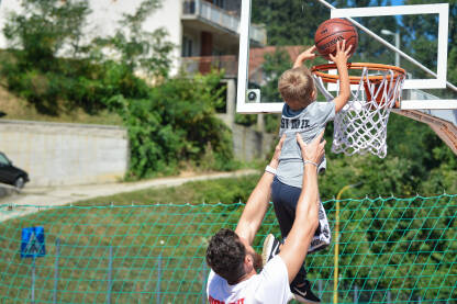 Košarkaški kamp "Srebrenica 2023" Fondacije Jusuf Nurkić Reprezentativac BiH, član NBA kluba Portland Trail Blazers Jusuf Nurkić je nakon Vukovara organizovao košarkaški kamp u Srebrenic gdje je nastupilo više od 100 djece ih BiH i Hrvatske.