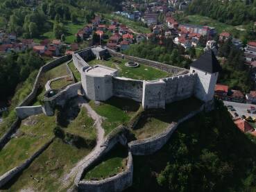 Tešanj Tvrđava Tešanj - stari grad - pogled iz zraka