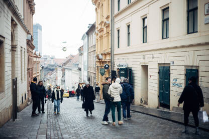 Turisti u Zagrebu Turisti u Zagrebu tokom hladnog decembarskog dana