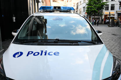 Policija u Briselu Policija u Briselu, Belgija. Policijsko vozilo.