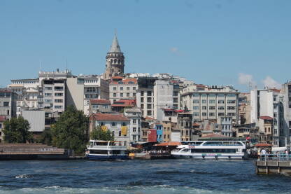 Galata toranj Pogled na stare zgrade u Istanbulu