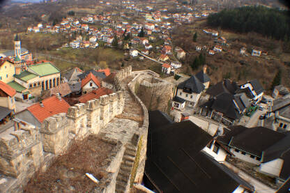 Jajce, gradske zidine Gradske zidine i kapije u Jajcu