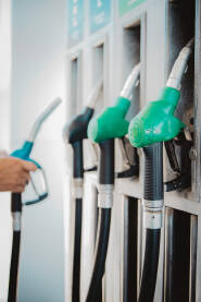 Pištolj za gorivo Pištolj za gorivo na benzinskoj pumpi