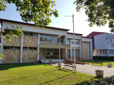 Ekonomski fakultet Brčko Zgrada Ekonomskog fakulteta u Brčkom, koji pripada Univerzitetu u Istočnom Sarajevu;