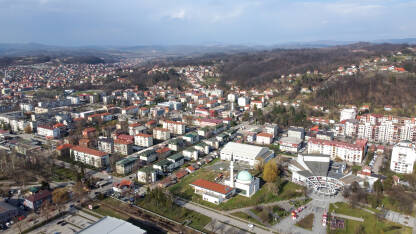 Lukavac, BiH, snimak dronom. Lukavac, BiH, snimak dronom. Zgrade i kuće u gradu.