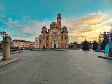 Hram Hrista Spasitelja Banjaluka i zalazak Sunca.