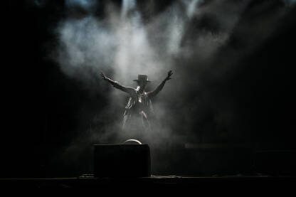 Skye Edwards, Morcheeba Skye Edwards, pjevačica britanskog benda Morcheeba na festivalu. Shirley Klaris Yonavieve Edwards pjeva na bini.