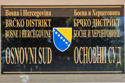 Tabla sa natpisom, Osnovni Sud Brčko Distrikt BiH Tabla Osnovnog Suda u Brčko Distriktu BiH.