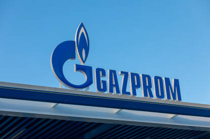 Gazprom - logo kompanije Gazprom Njeft na benziskoj pumpi, Preljina, Čačak, Srbija