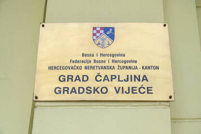 Tabla sa natpisom, Gradsko vijeće Čapljine Gradsko vijeće grada Čapljina, natpis na tabli.
