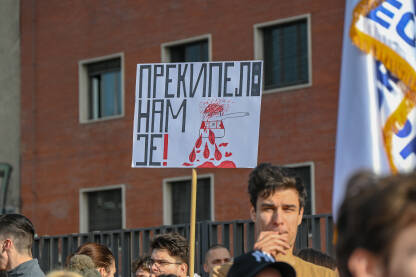 Studenti blokiraju ulicu u Beogradu, Autokomanda 27.01.2025. 
Građani na ulici, studentska blokada. Natpis "Prekipelo nam je".