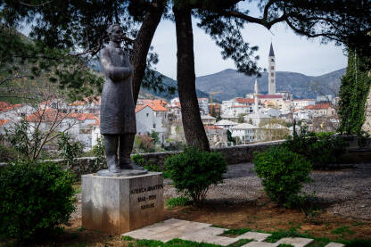 Spomenik Aleksi Šantiću, Mostar Komemorativni spomenik sa likom pjesnika Alekse Šantića, podignut u mirnom parku u Mostaru.