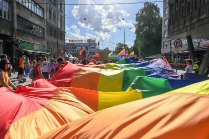 LGBTI zastava. LGBTI zastava. Ljudi na Povorci ponosa u Sarajevu.