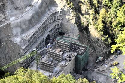 Gradilište HE Ulog - strojara Gradilište HE Ulogn na rijeci Neretvi.
Općina Kalinovik.
09.10.2023.
