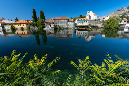 Trebinje Pogled na stari dio Trebinja i Trebišnjicu