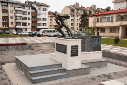 Spomen park narodnom heroju Milanu Simoviću jedan je od brojnih parkovskih kompleksa u Palama.