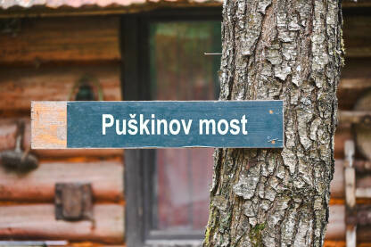 Zelenkovac, Puškinov most Natpis "Puškinov most" na Zelenkovcu.