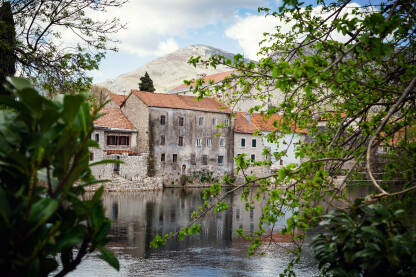 Trebinje - Stari grad Pogleda na trebinjski Stari Grad preko rijeke Trebišnjice.