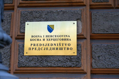Tabla na ulazu u Predsjedništvo BiH. Zgrada Predsjedništva Bosne i Hercegovine u Sarajevu. Tabla na ulazu u Predsjedništvo BiH.