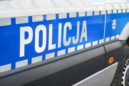 Policijski auto u Poljskoj. Policijski auto u Poljskoj. Grb policije u Poljskoj. poljske policijske snage.