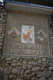 kraljeva sutjeska, mozaik tabla sa imenom Kraljeva Sutjeska, naše stolno mjesto.