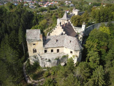Dvorac Ostrožac Pogled na dvorac Ostrožac kod Cazina