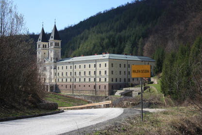 manastir Kraljeva Sutjeska manastir u Kraljevoj Sutjesci kod kakanja