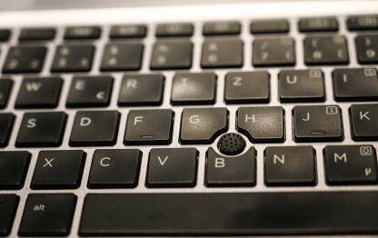 Tastatura na laptopu, krupni plan. Tastatura na laptopu, krupni plan. Tipke na tastaturi.