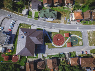 Vrtić Poletarac u Srebrenici, BiH Dječiji vrtić Poletarac Srebrenica, dron.