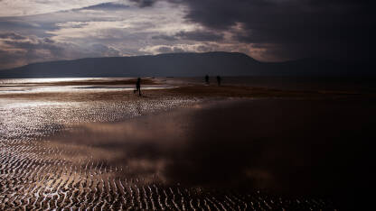 Ušće Neretve u zalasku sunca za vrijeme oseke
