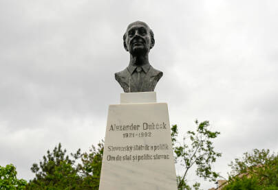 Spomenik Alexanderu Dubčaku, slovačkom političaru i državniku.