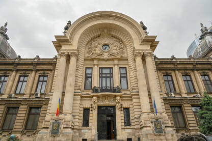 Sagrađena krajem 19. vijeka, CEC palata je sjedište državne rumunske banke, CEC banke.