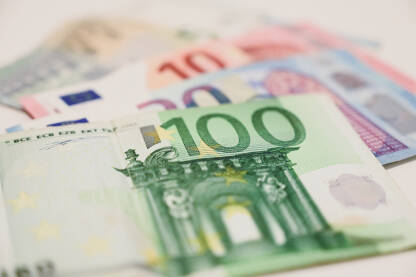 Euro Valuta u EU. Novčanice eura, izbliza. Novčanice od 100, 20 i 10 eura. Novac u Evropskoj uniji. Valuta Eurozone.