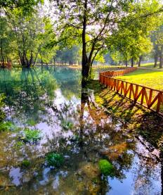 Izletište Stojčevac, Ilidža Refleksija u jezeru...
Jezero na Stojčevcu-Ilidža.