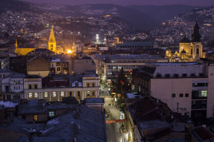 Sarajevo Noćna fotografija Sarajeva. Na fotografiji Katedrala Srca Isusova, Saborna crkva Sarajevo, džamije. Ferhadija ulica.