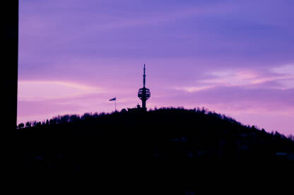Hum, Sarajevo Fotografije nastale 2020. godine za vrijeme izolacije sa prozora garsonjere na Skenderiji i dio su serijala Purple.