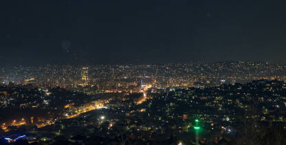 Sarajevo noću Fotografija Sarajevo noću. Lokacija sa koje je uslikano je brdo Žuč.