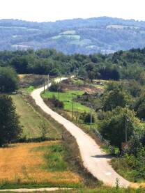 Panorama Trebave Panorama Trebave, fotografija nastala u svakodnevnim šetnja duž Duge Njive koja je prava vazdušna banja. Pogled se pruža ka selima Paležnica Gornja, Skipovac, Spletena Lipa, Tolisa, Krčevljani...
