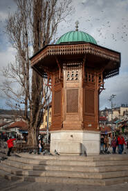 Sebilj na Baščaršiji, Sarajevo Sebilj je drvena fontana urađena u pseudo-otomanskom stilu u centru Baščaršije u Sarajevu.
Ovaj dio se također često naziva i "trg golubova".