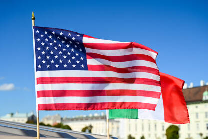 Zastave Sjedinjenih Američkih Država i Italije. Zastave Sjedinjenih Američkih Država i Italije. Zastave SAD-a i Italije.