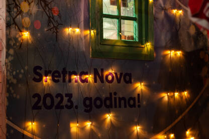Trg Tuzla Nova 2023 full-24 Natpis Sretna nova 2023 godina