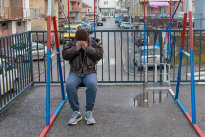 Vršnjačko nasilje u školi. Vršnjačko nasilje van škole. Odbačenost. Usamljenost.