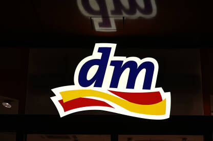 DM shop. Simbol Drogerie markt. DM shop. Simbol Drogerie markt. Njemački trgovački lanac.