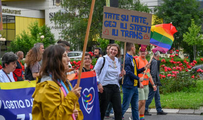 Bh. povorka ponosa 2023 Građani na Bh. povorci ponosa u Sarajevu, 24. juna 2023. Protest za veće prava LGBTIQ zajednice u BiH.