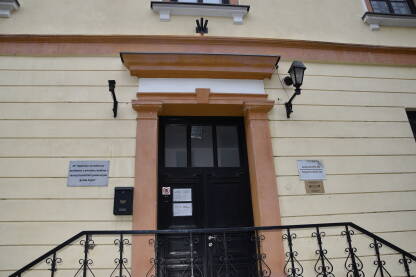 JU „Agencija za kulturno-povijesnu i prirodnu baštinu i razvoj turističkih potencijala grada Jajca“ Ovaj objekat je sjedište JU „Agencija za kulturno-povijesnu i prirodnu baštinu i razvoj turističkih potencijala grada Jajca“. Također unutra je postavljena etno zbirka Jajca.