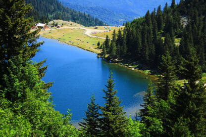 Prokoško jezero Prokoško jezero i selo u podnožju najvišeg vrha planine Vranice.