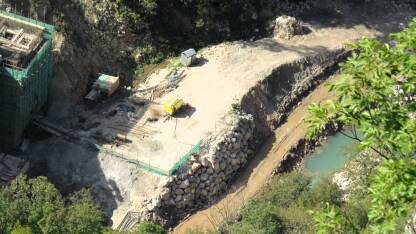 Gradilište HE Ulog - strojara Gradilište HE Ulogn na rijeci Neretvi.
Općina Kalinovik.
09.10.2023.