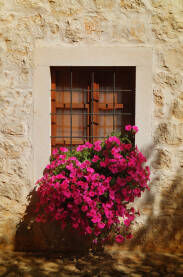 Prozor na kamenoj kući,  Bosanskohercegovačka arhitektura.