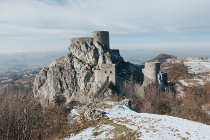 Tvrđava Srebrenik je srednjovjekovna tvrđava na području današnje općine Srebrenik, Bosna i Hercegovina. Decembra 2004. godine, tvrđava Srebrenik proglašena je nacionalnim spomenikom Bosne i Hercegovi