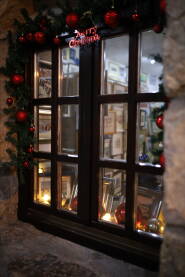 Galerija Višegrad, Andrićgrad Pogled kroz prozor galerije u Andrićgradu